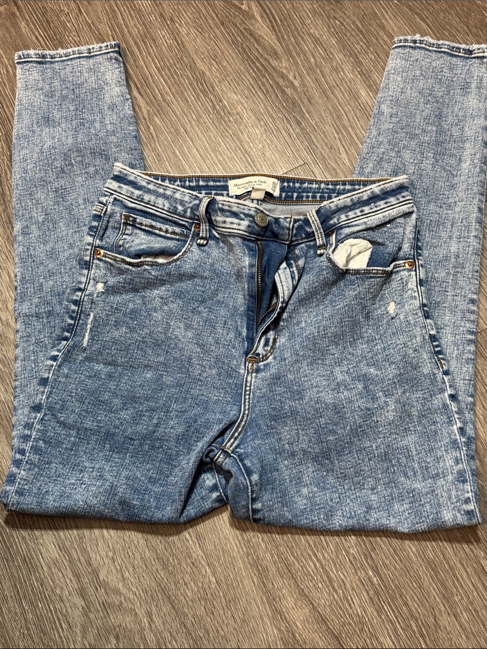 Abercrombie & Fitch Light Blue Women's Skinny Jeans - Classic Denim. Size 10L/30